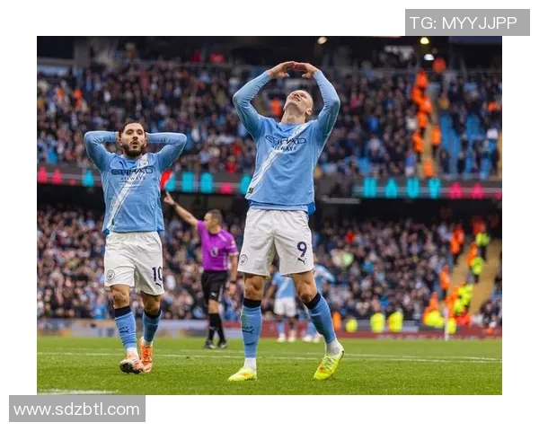 曼彻斯特城足球明星球员的辉煌历程与赛场表现分析