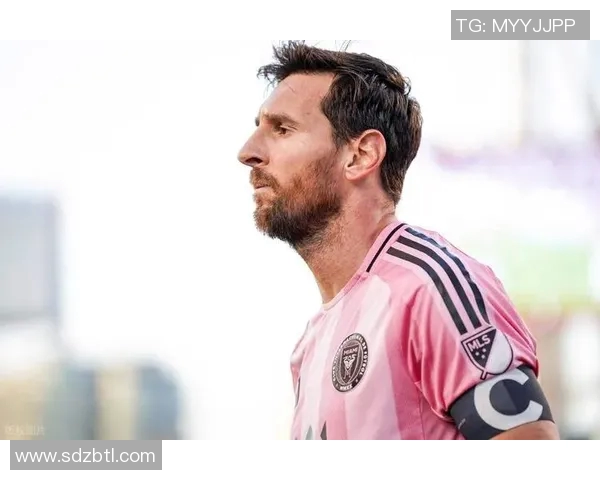 足球明星璀璨星空汇聚全球顶尖球员名字的传奇故事与成就分享