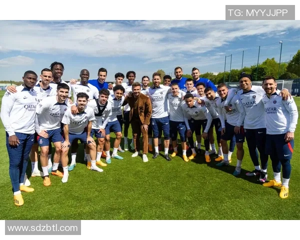 足球明星拼图大合照高清呈现各国球星风采与激情瞬间的完美结合